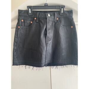 Levis NWOT Icon Black Coated Raw Hem Skirt 25